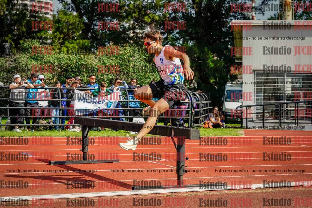 Fotos de los 1500 m con obstáculos de varones