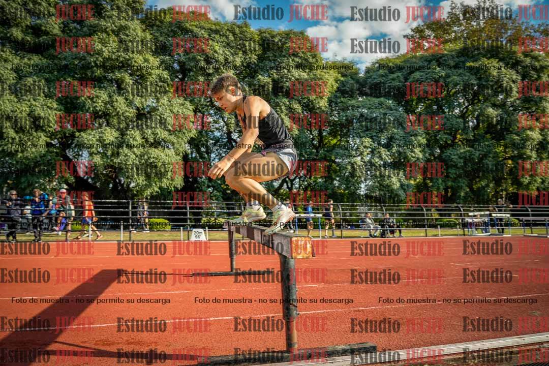 Fotos de los 2000 m con obstáculos de varones