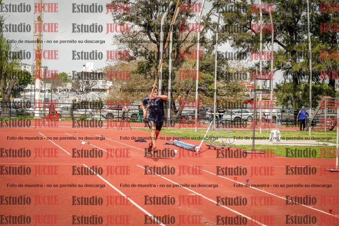 Fotos del salto con garrocha de varones