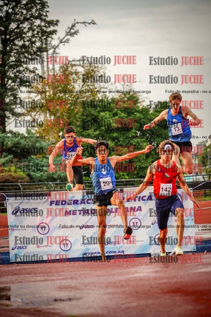 Fotos de los 3000 m con obstáculos de varones