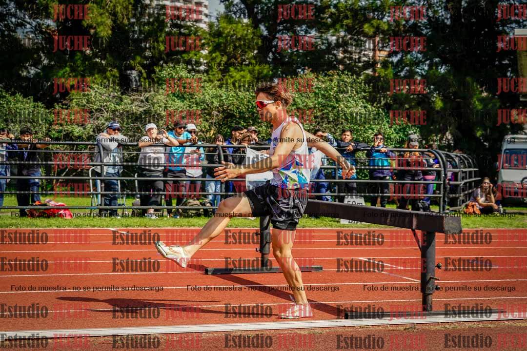 Fotos de los 1500 m con obstáculos de varones
