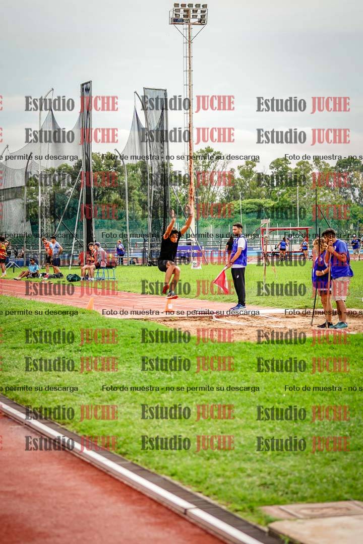 Fotos del salto en largo de varones
