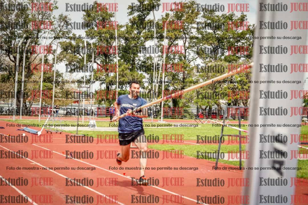 Fotos del salto con garrocha de varones