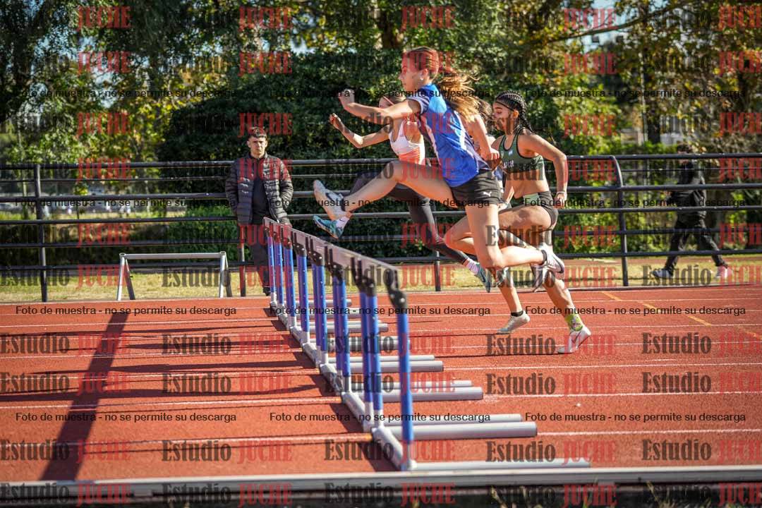 Fotos de los 100 m con vallas de mujeres