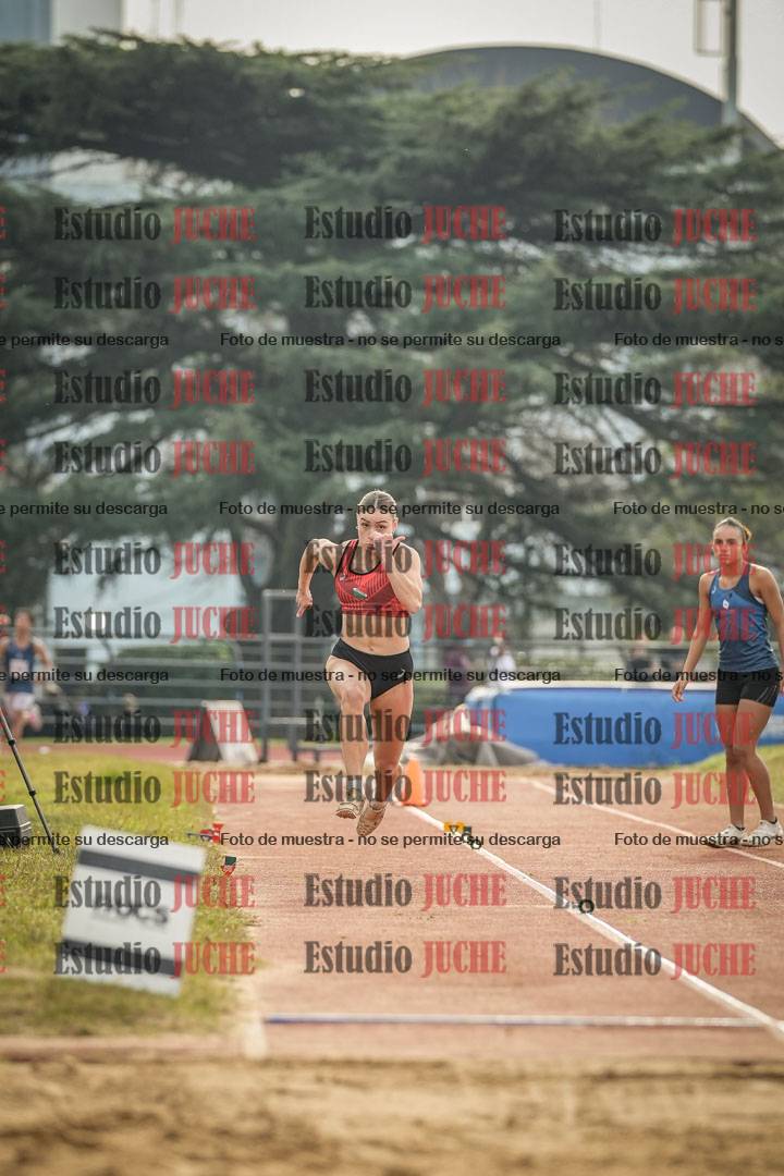 Fotos del salto en largo de mujeres