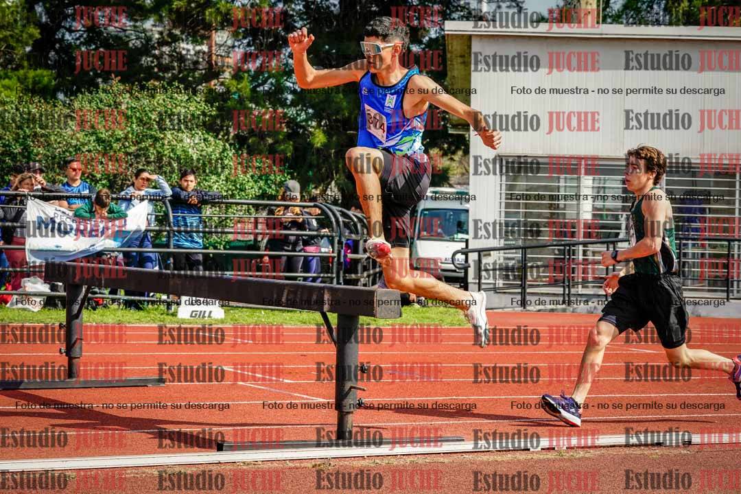 Fotos de los 1500 m con obstáculos de varones