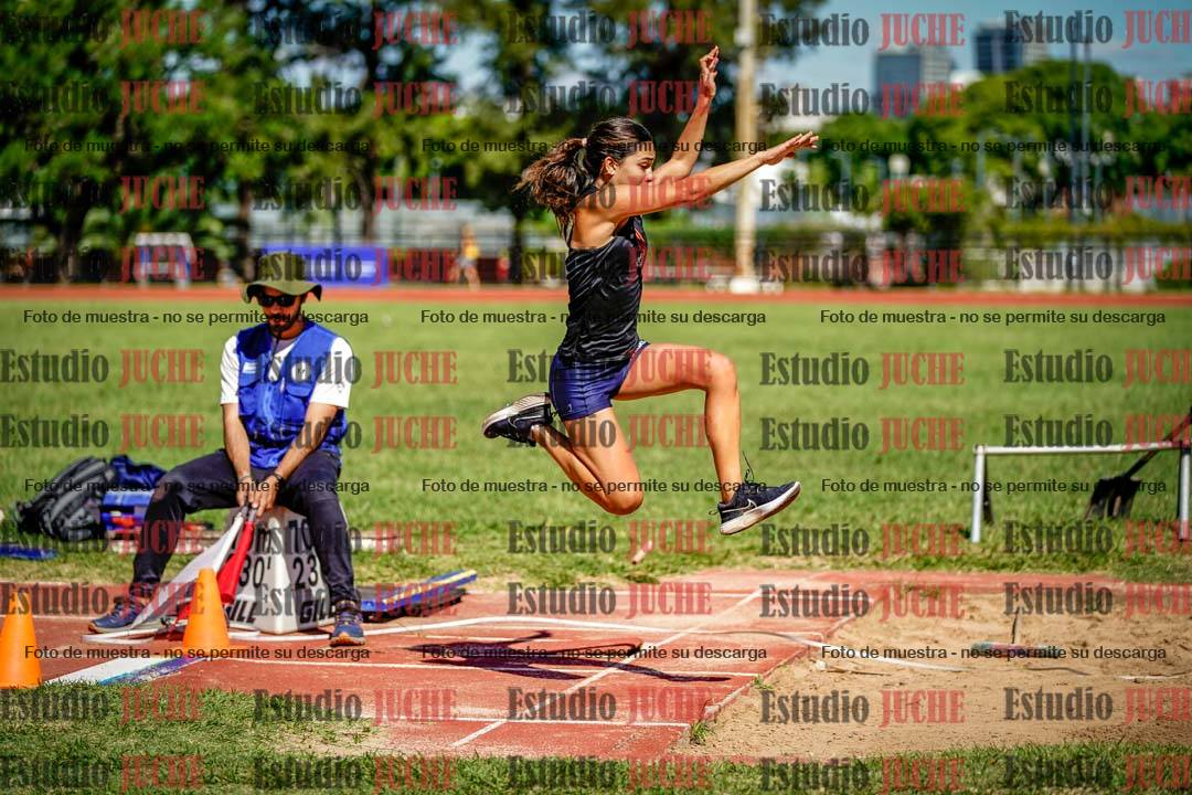 Fotos del salto en largo de mujeres