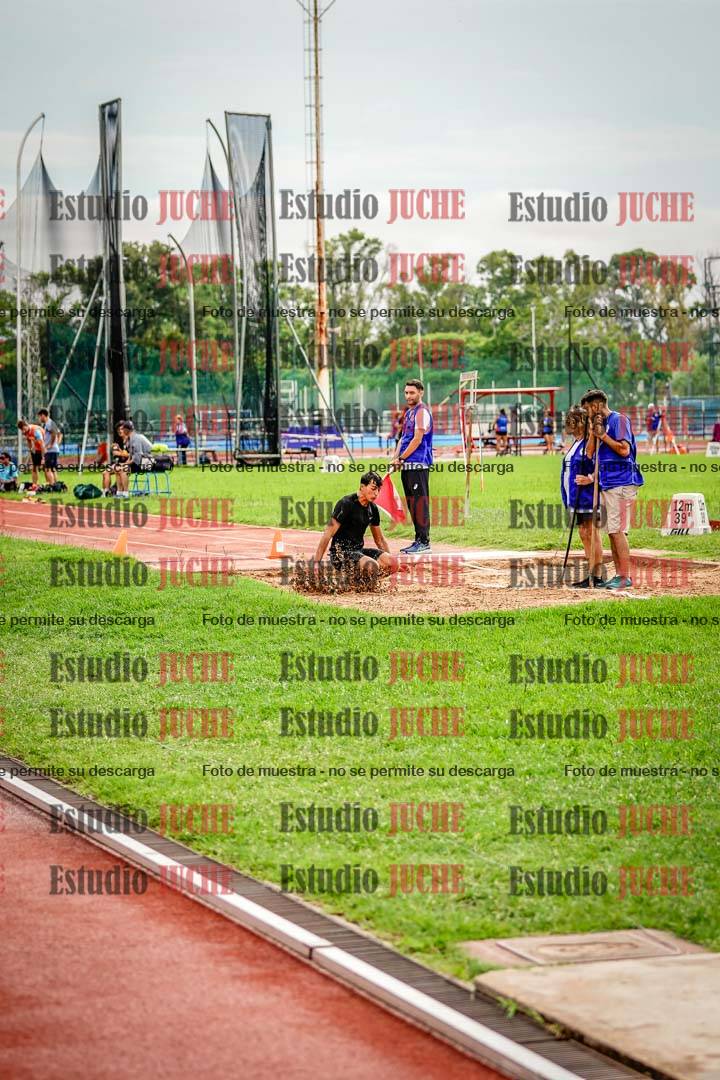 Fotos del salto en largo de varones