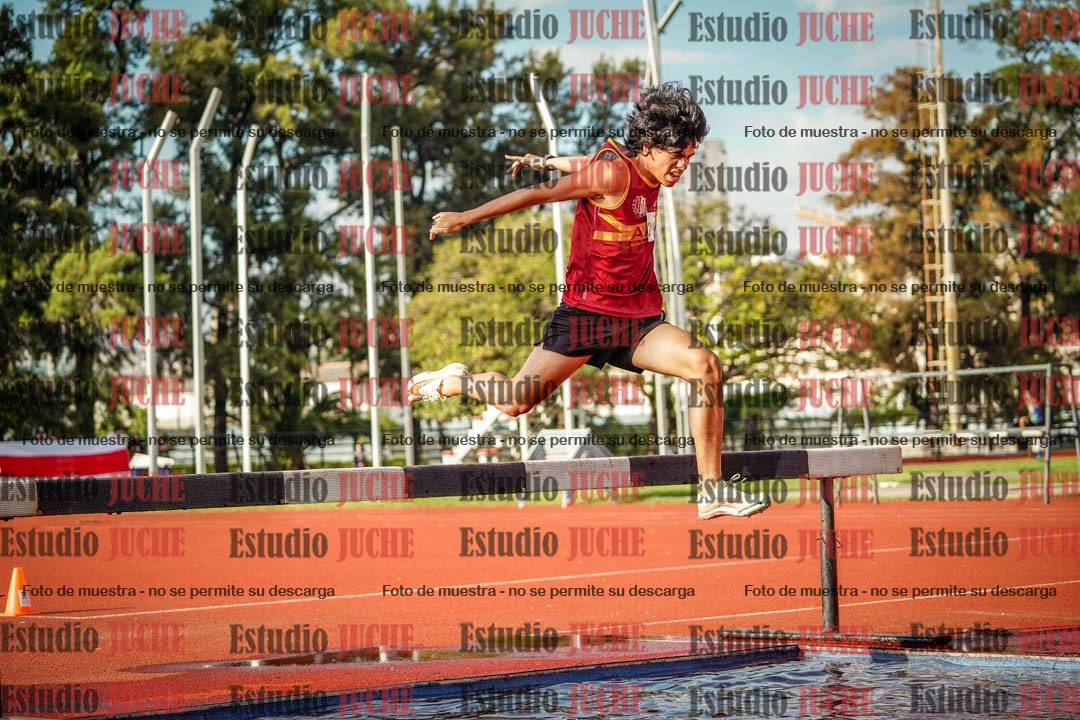 Fotos de los 2000 m con obstáculos de varones