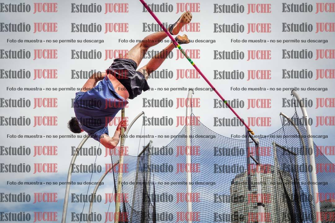 Fotos del salto con garrocha de varones
