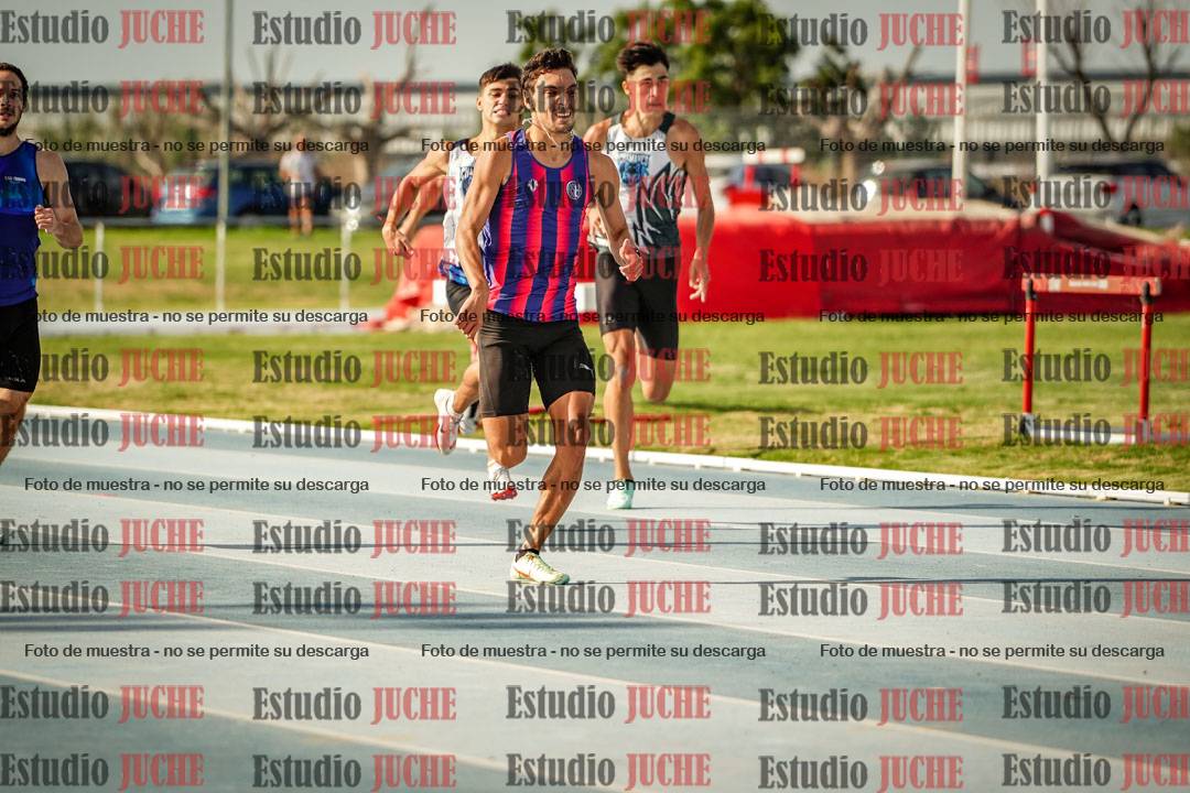 Fotos de los 400 m llanos de varones