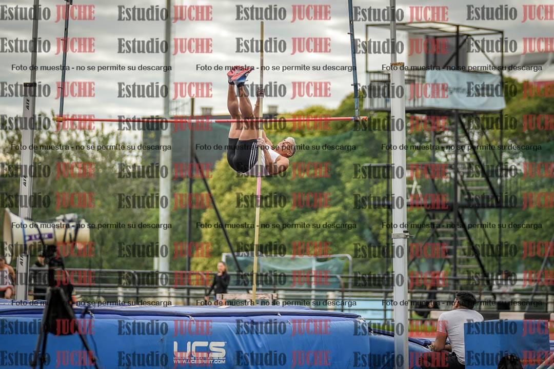 Fotos del salto con garrocha de mujeres y varones