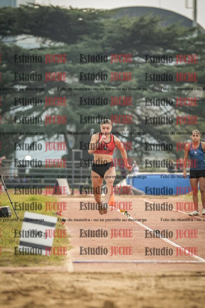 Fotos del salto en largo de mujeres