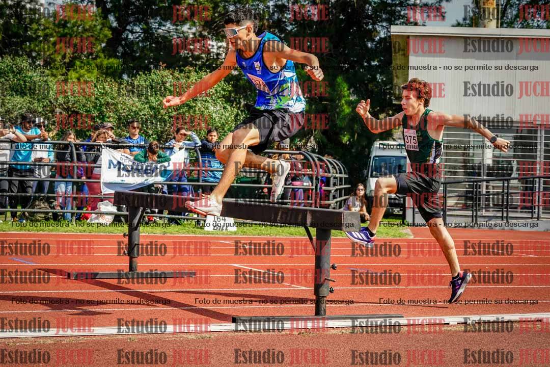 Fotos de los 1500 m con obstáculos de varones