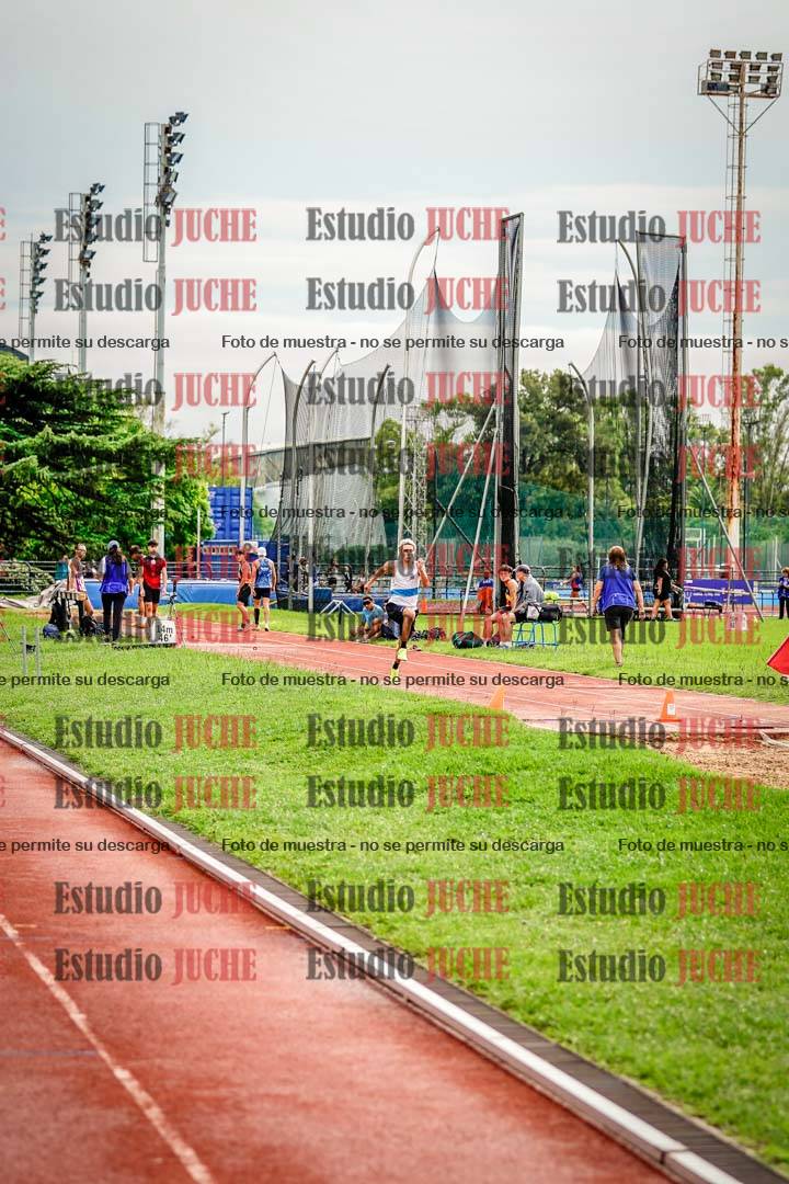 Fotos del salto en largo de varones