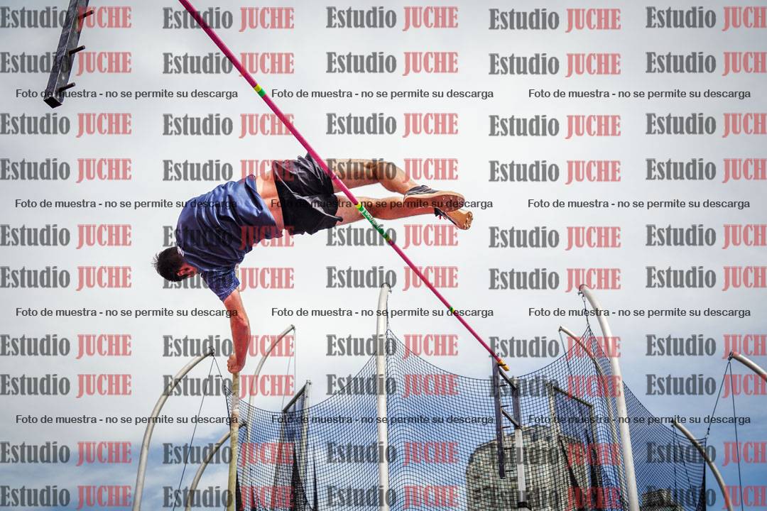 Fotos del salto con garrocha de varones