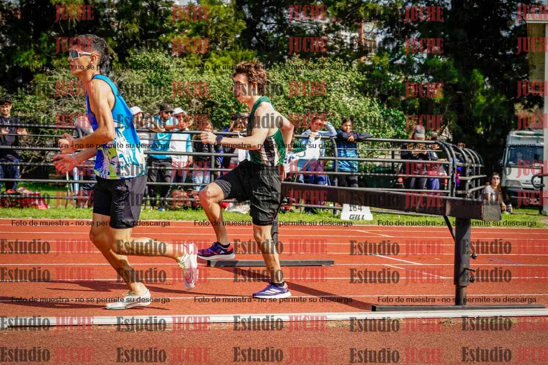 Fotos de los 1500 m con obstáculos de varones