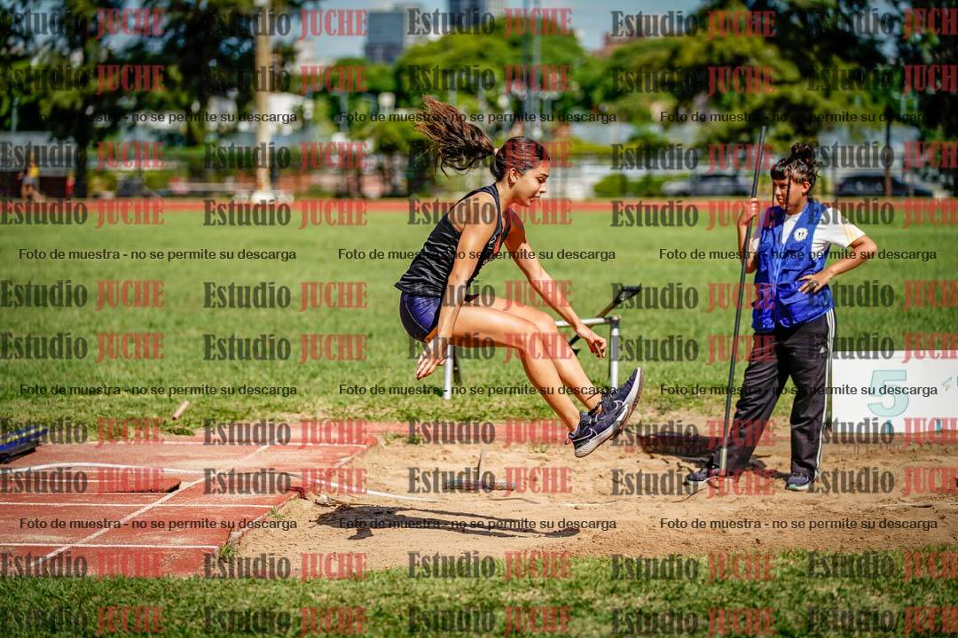 Fotos del salto en largo de mujeres