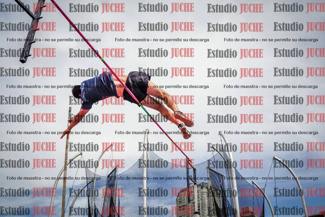 Fotos del salto con garrocha de varones