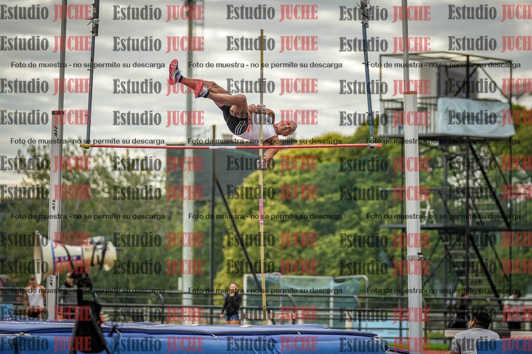 Fotos del salto con garrocha de mujeres y varones