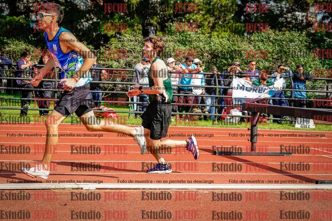Fotos de los 1500 m con obstáculos de varones