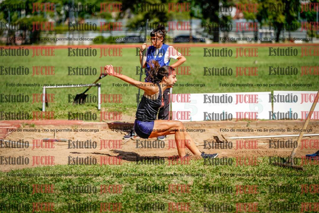 Fotos del salto en largo de mujeres