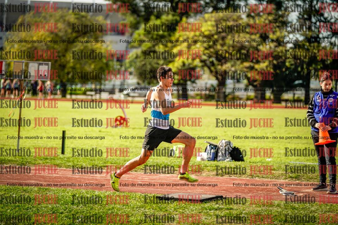 Fotos del salto en largo de varones