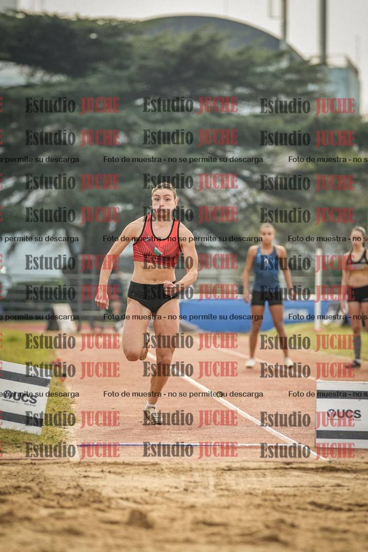 Fotos del salto en largo de mujeres