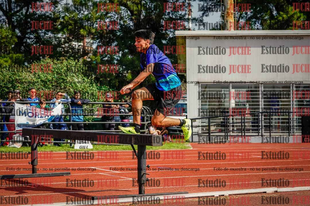 Fotos de los 1500 m con obstáculos de varones