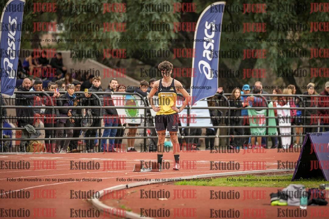 Fotos de los 400 m con vallas de varones