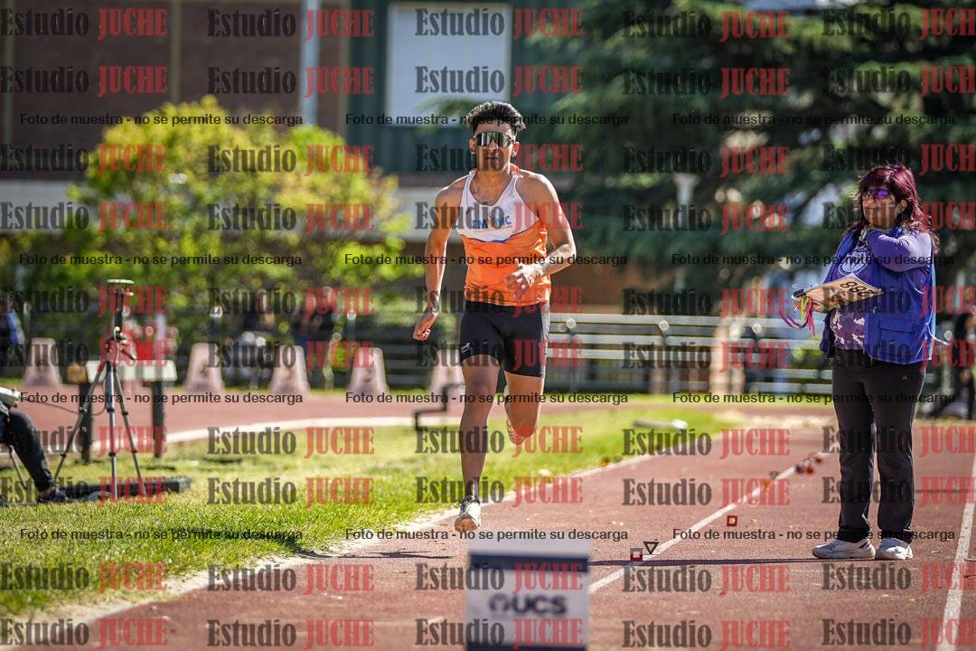 Fotos del salto en largo de varones