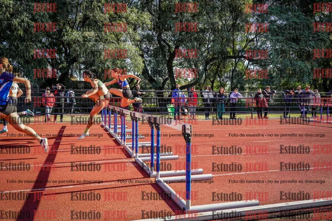 Fotos de los 100 m con vallas de mujeres
