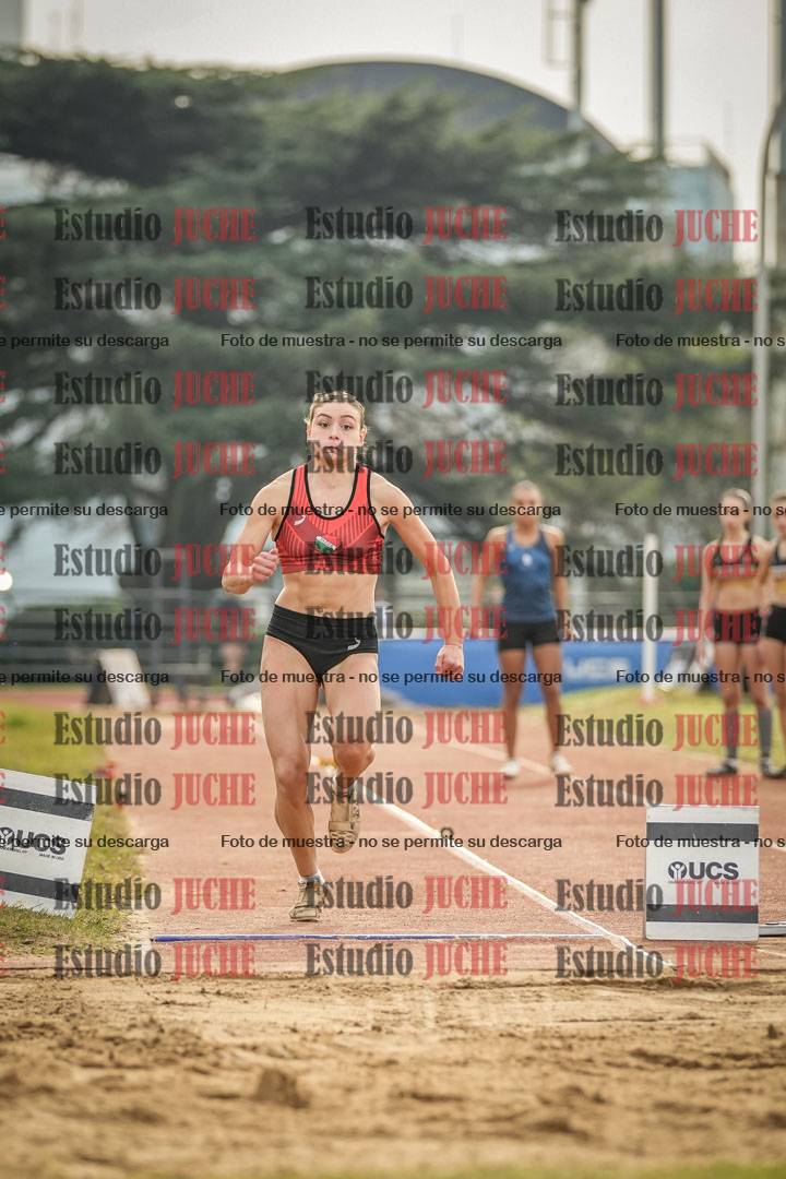 Fotos del salto en largo de mujeres