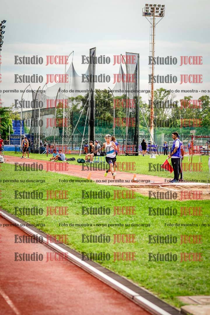 Fotos del salto en largo de varones