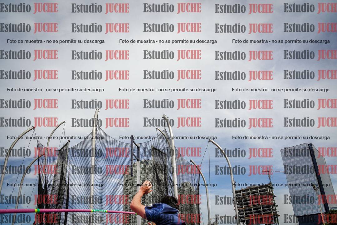 Fotos del salto con garrocha de varones