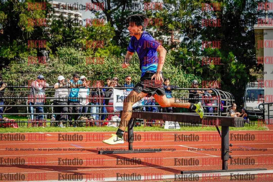 Fotos de los 1500 m con obstáculos de varones