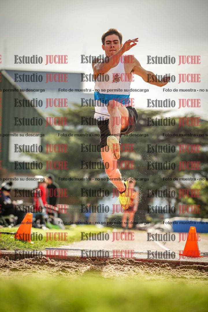 Fotos del salto en largo de varones