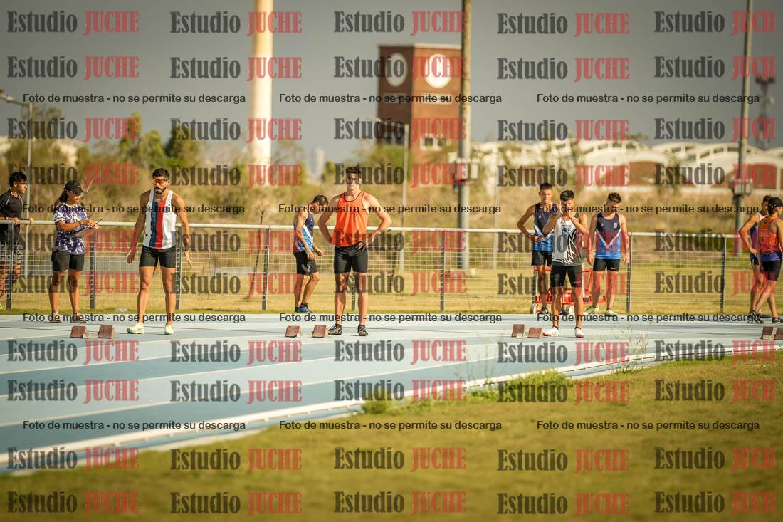 Fotos de los 300 m llanos de varones