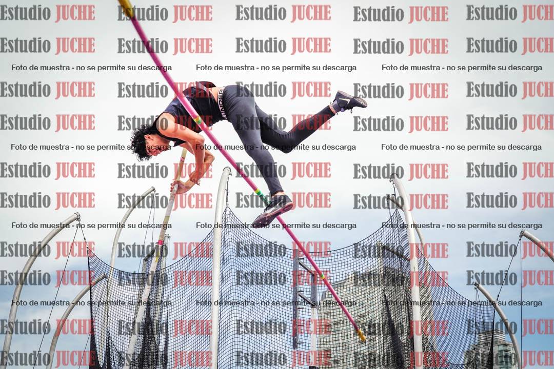 Fotos del salto con garrocha de varones