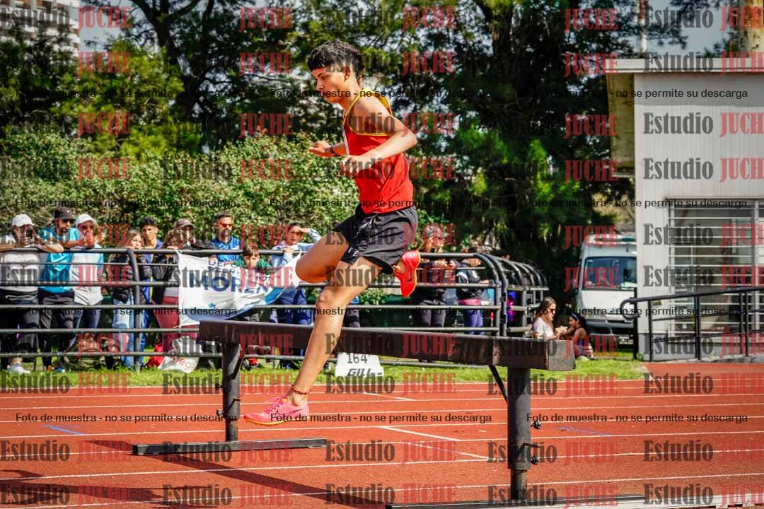 Fotos de los 1500 m con obstáculos de varones