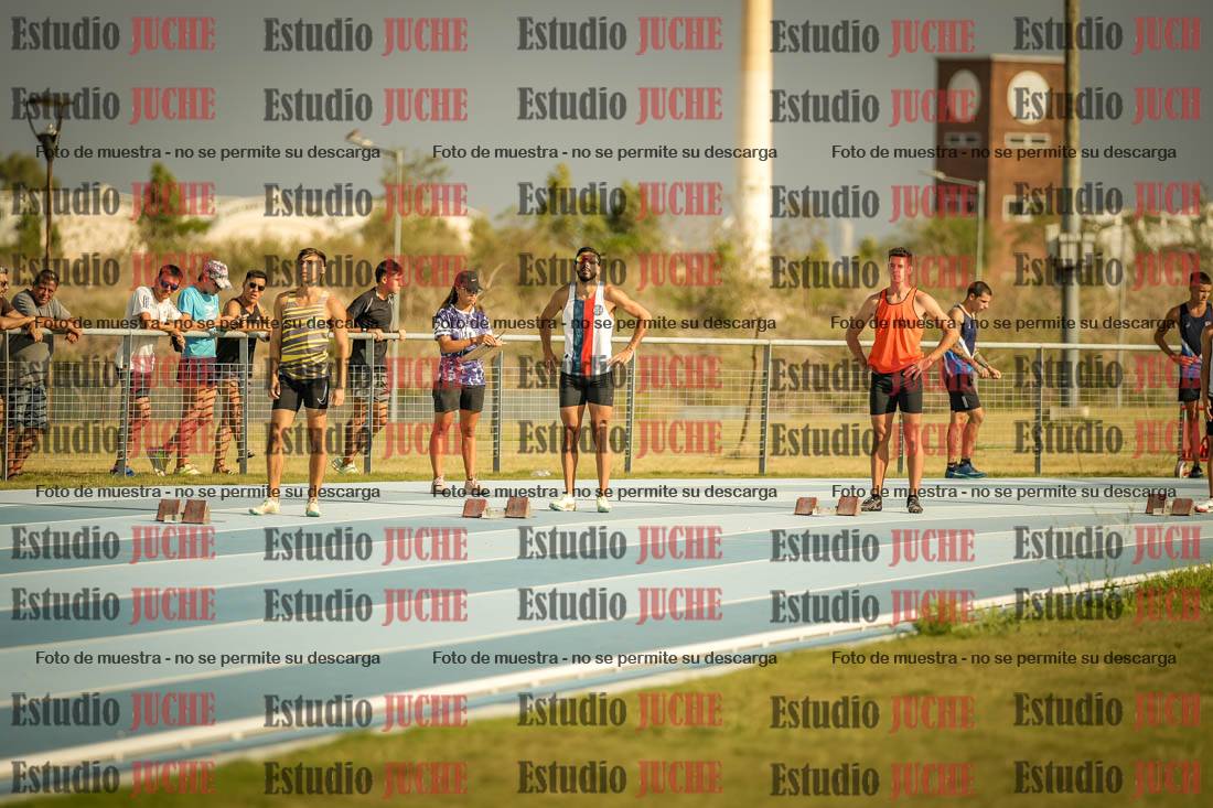 Fotos de los 300 m llanos de varones