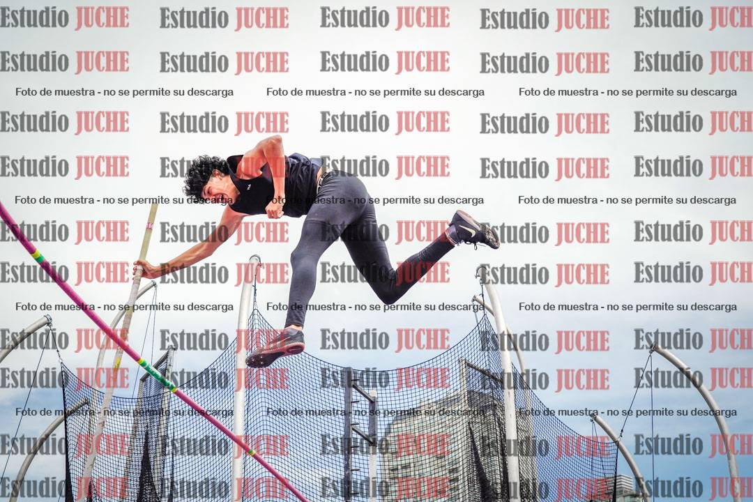 Fotos del salto con garrocha de varones