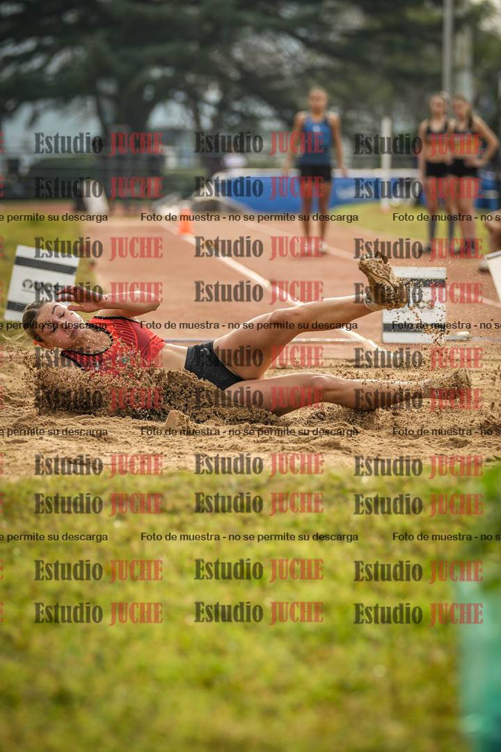 Fotos del salto en largo de mujeres
