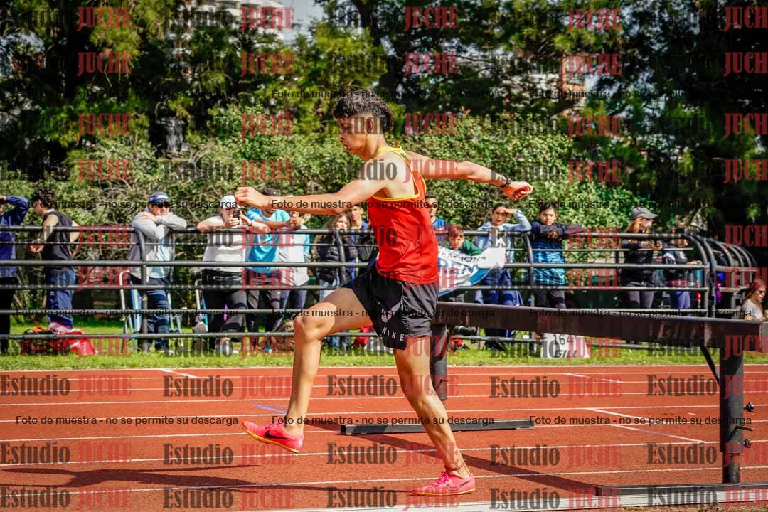Fotos de los 1500 m con obstáculos de varones