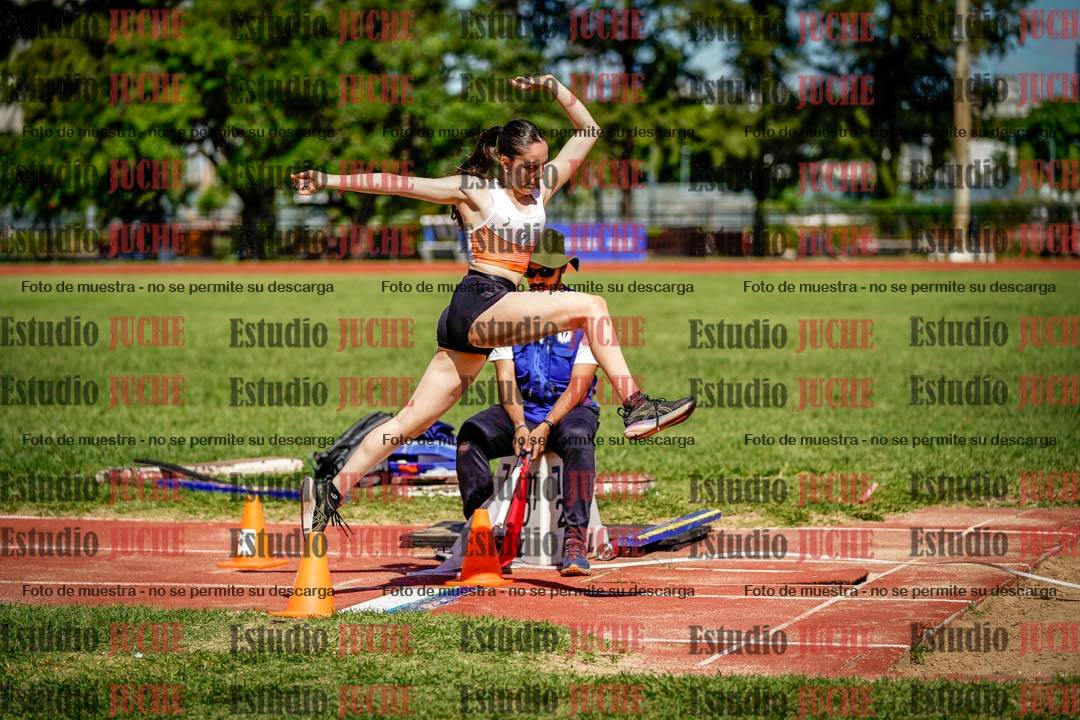 Fotos del salto en largo de mujeres
