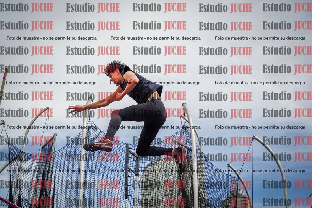 Fotos del salto con garrocha de varones