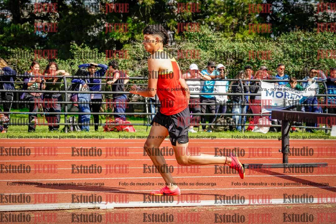 Fotos de los 1500 m con obstáculos de varones