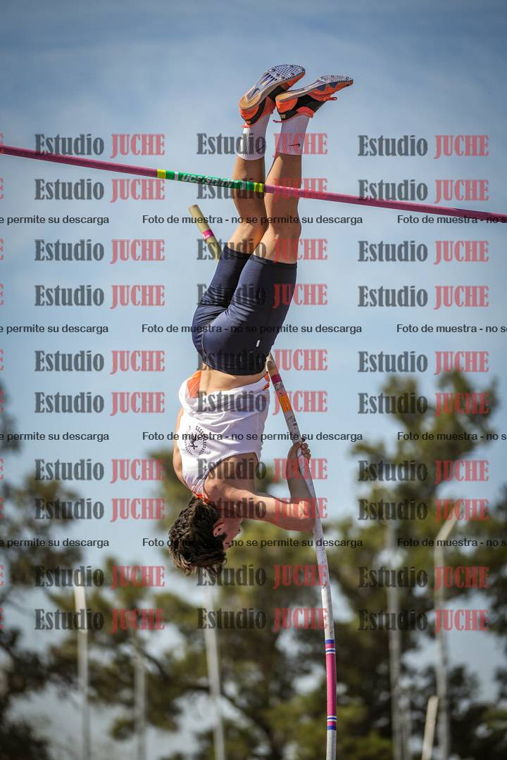 Fotos del salto con garrocha de mujeres y varones