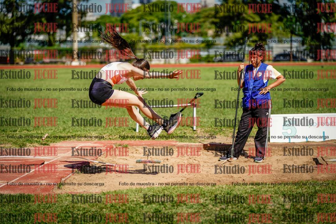 Fotos del salto en largo de mujeres