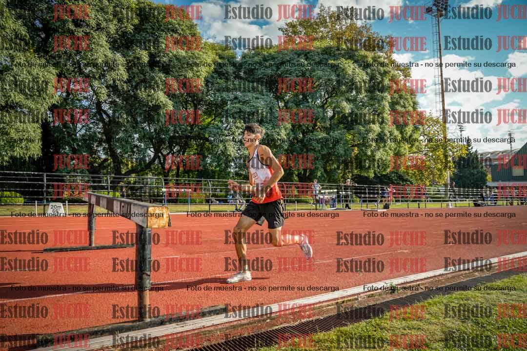 Fotos de los 2000 m con obstáculos de varones
